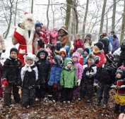 Nikolaus Bürgermeister Dr. Holger Habich zu Besuch bei Rodauer Kindergarten-Kindern.